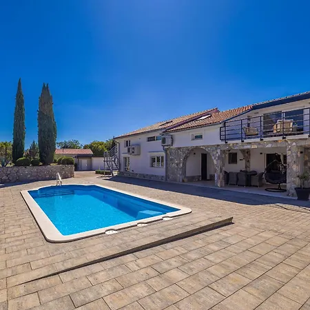 Apartament Advima With Private Heated Pool