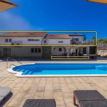 Advima With Private Heated Pool Gostinjac