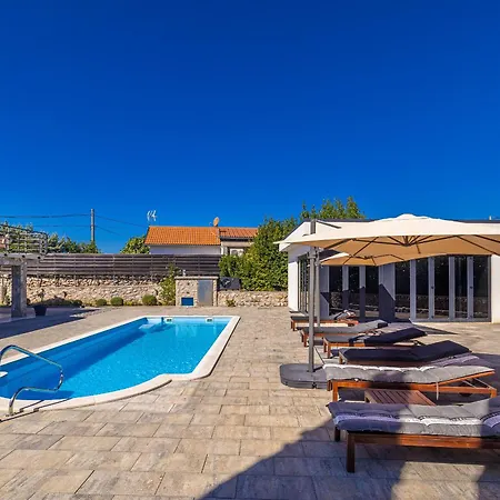 Apartament Advima With Private Heated Pool