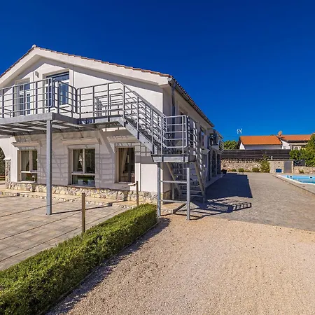 Advima With Private Heated Pool